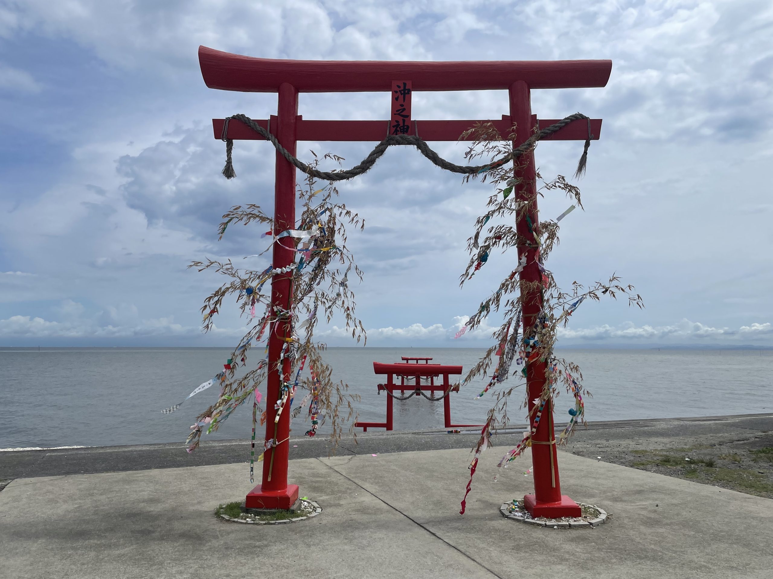 大魚神社（おおうおじんじゃ)の海中鳥居・海中道路
